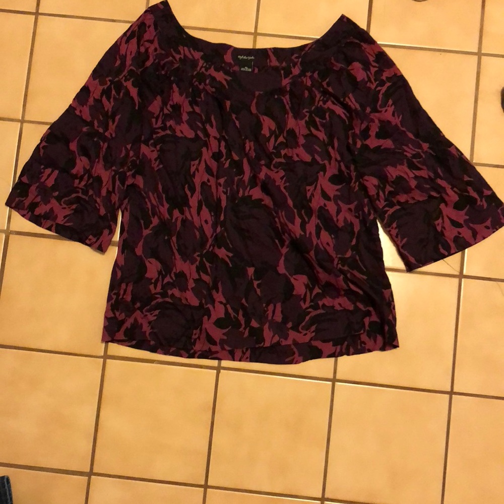 Beautiful summer blouse. In great condition.